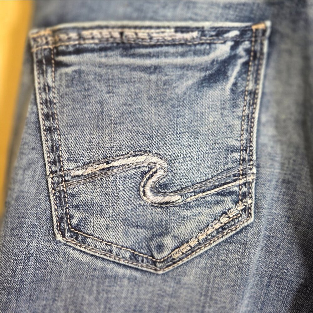 Silver Jeans Co. Suki Classic Button Curvy Bootcut Jeans Indigo - Picture 5 of 7